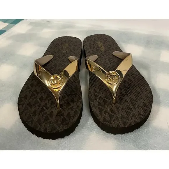 NWOT Michael Kors Women's Signature MK LOGO Flip Flop Sandals Size 6M - Picture 1 of 6